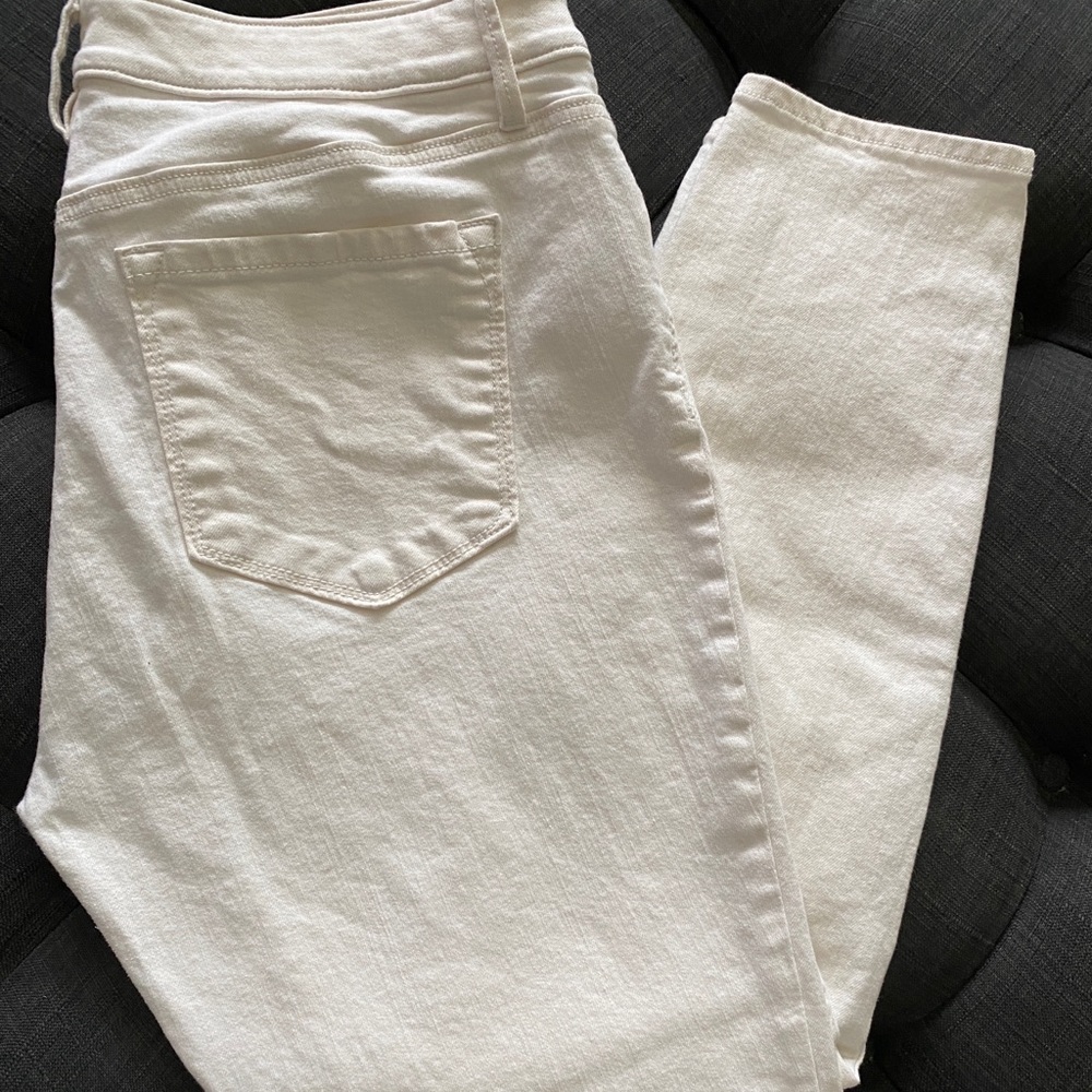 LOFT Curvy Ankle jean Size 10-Cream